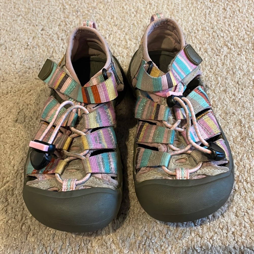 Size 13 girls Keens